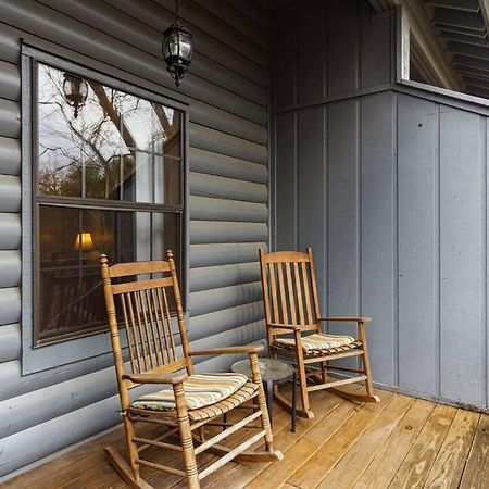 3 Bedroom Log Cabin Condo Close To Everything! Брэнсон Экстерьер фото