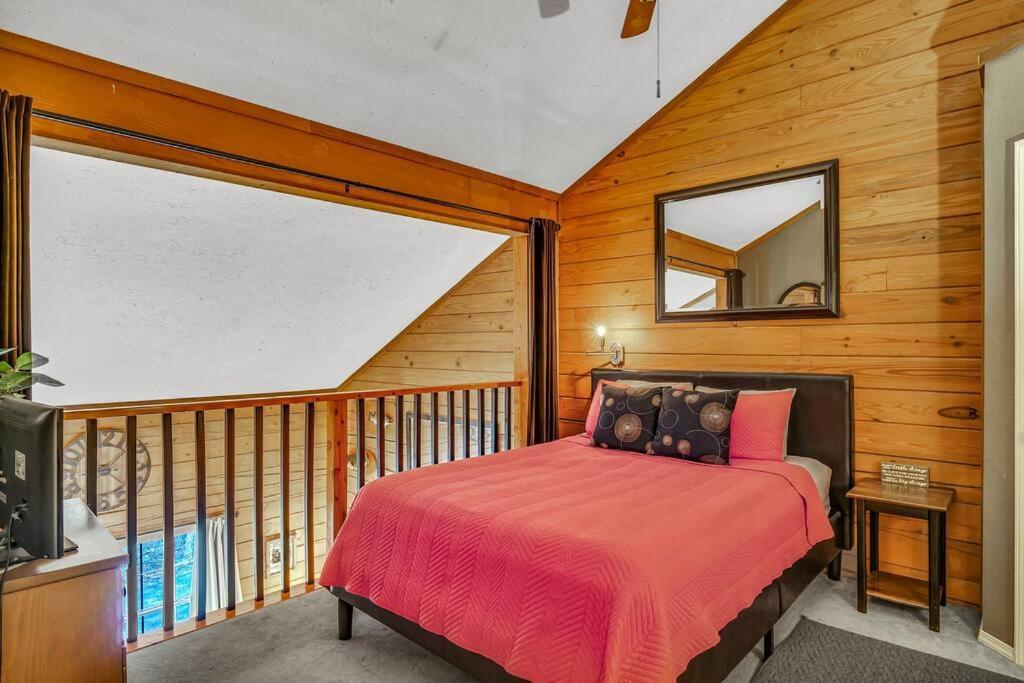 3 Bedroom Log Cabin Condo Close To Everything! Брэнсон Экстерьер фото