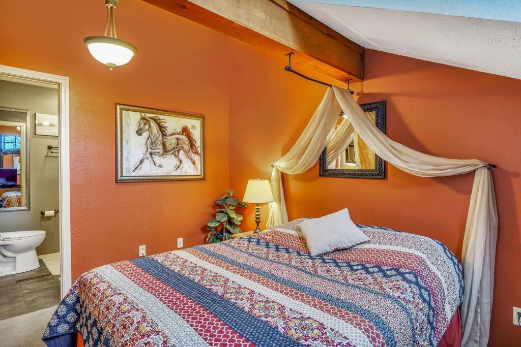 3 Bedroom Log Cabin Condo Close To Everything! Брэнсон Экстерьер фото